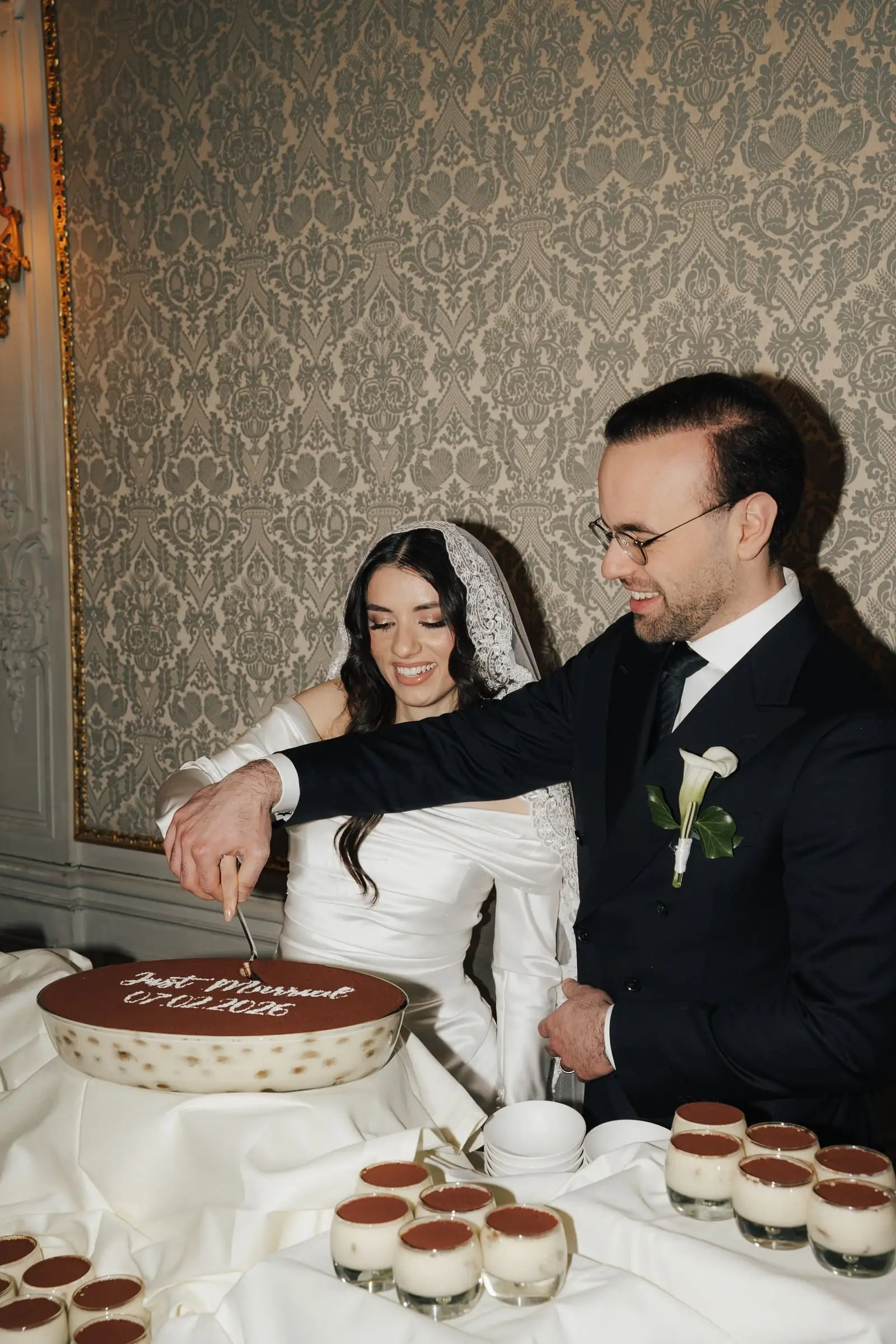Couple cutting the tiramisu cake at the reception