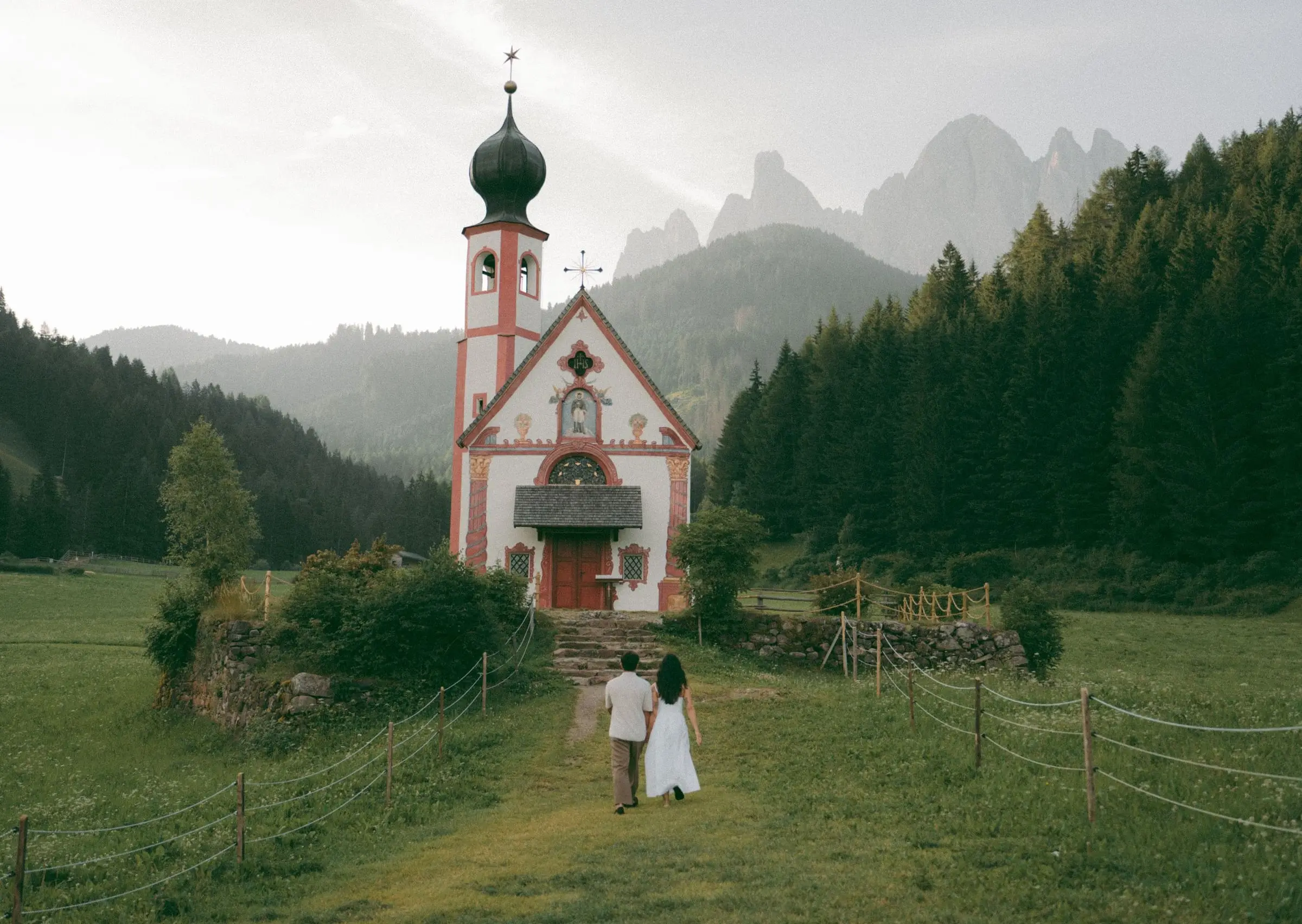 Couple walking along the path to St. John's Chapel in Ranui