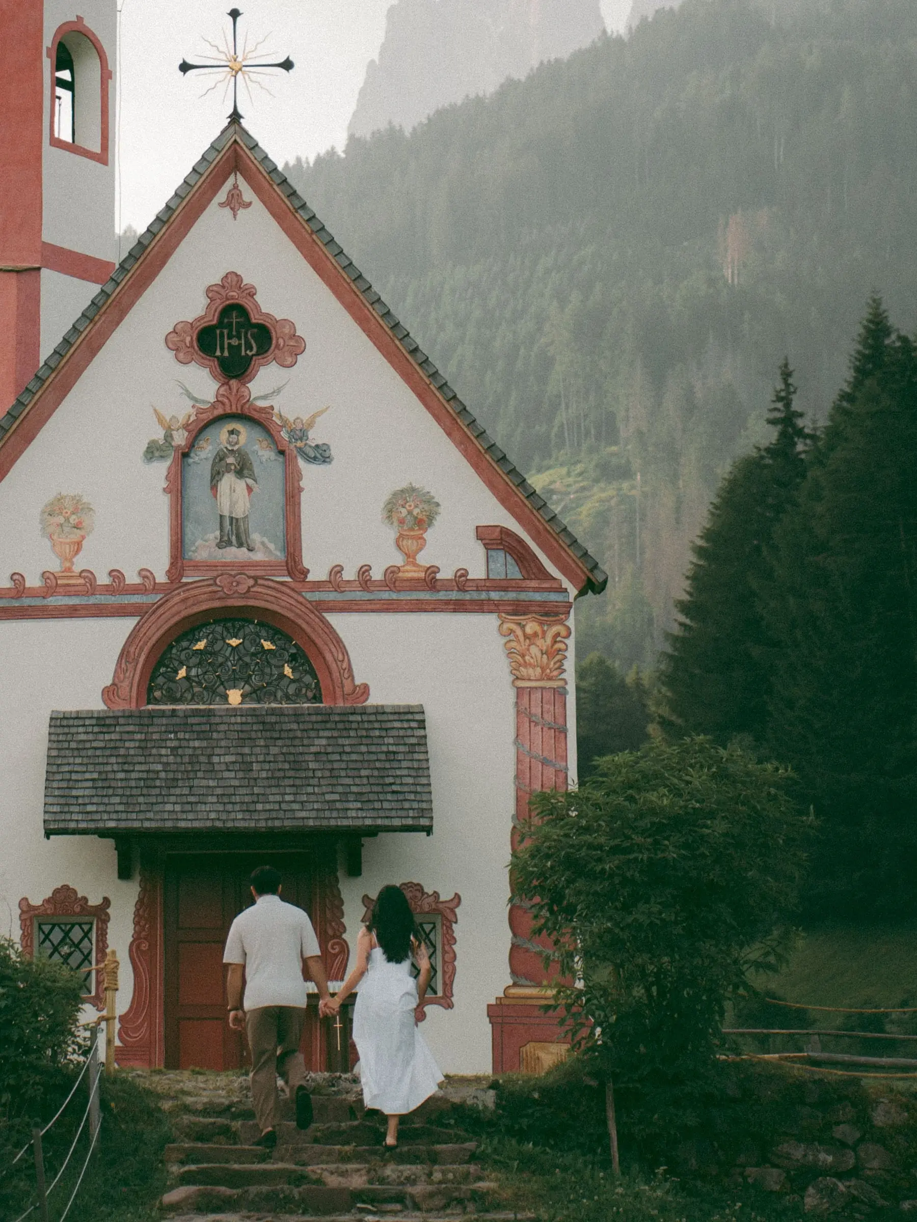 Couple walking up the steps to St. John's Chapel in Ranui